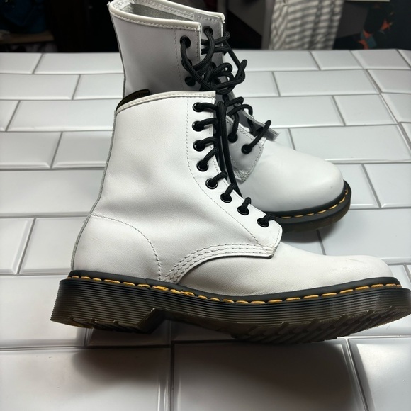 Dr/Doc Martens 1460 SMOOTH LEATHER LACE UP BOOTS US 7 White - Picture 11 of 14
